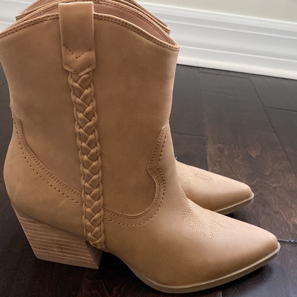 DOLCE VITA Cowboy Boots - Picture 3 of 7